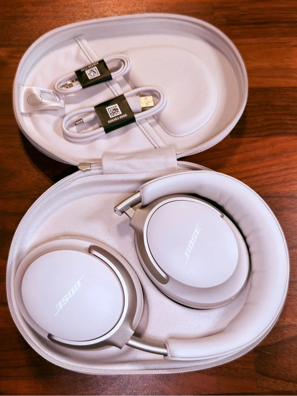 BRAND NEW Bose White Over-Ear Wireless Headphones with Zip Case **Never Used** - Picture 3 of 11